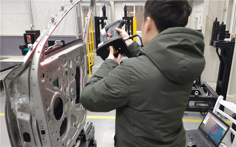 1554268852625657.jpg 三維掃描車門(mén).jpg